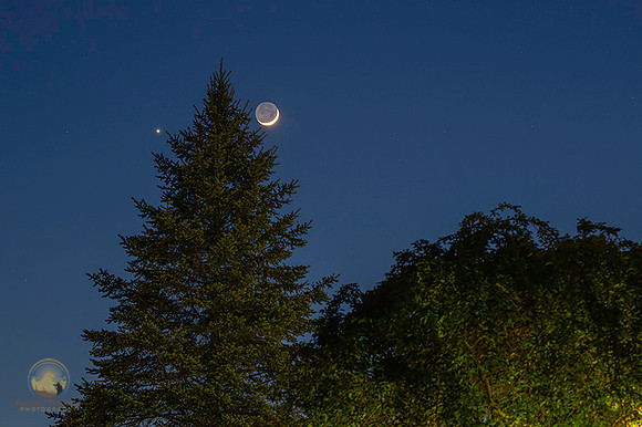 3.7% crescent moon with Venus over Exeter copyright ronzinconephotography