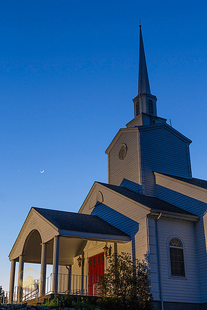 3.7% crescent moon with Venus over Exeter Chapel copyright ronzinconephotographyl