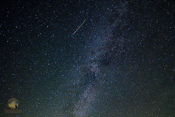 Perseid meteor over frosty drew copyright ronaldzinconephotography