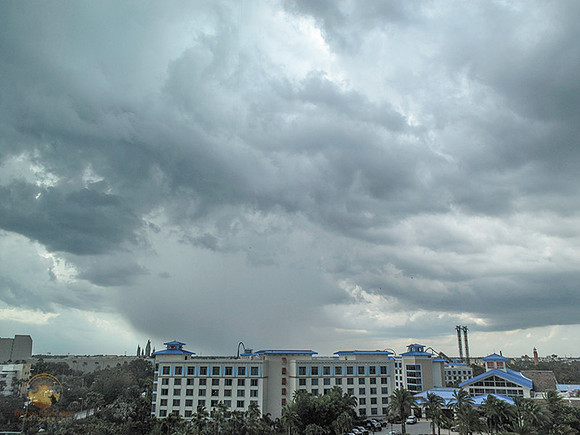 Thunderstorm over Orlando copyright ronaldzinconephotography