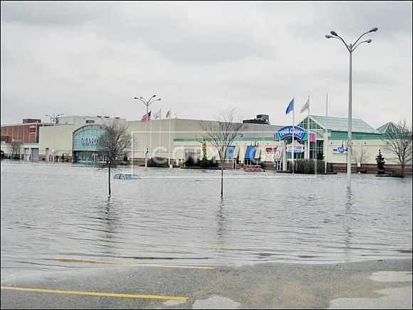Pawtuxet river flooding the Warwick Mall area.