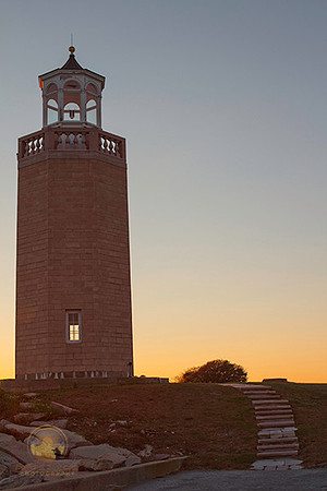 Avery Point lighthouse sunset no2 copyright ronaldzinconephotography