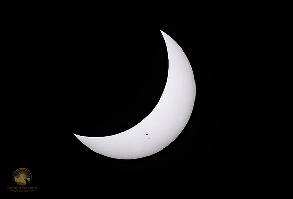 Partial eclipse no5, 4/8/24 Plano TX  copyright ronaldzinconephotography