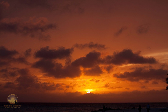 Aruba sunset copyright ronaldzinconephotography