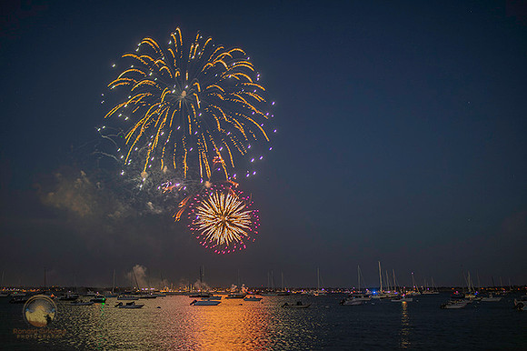 2025 firworks over Jamestown copyright ronaldzinconephotography
