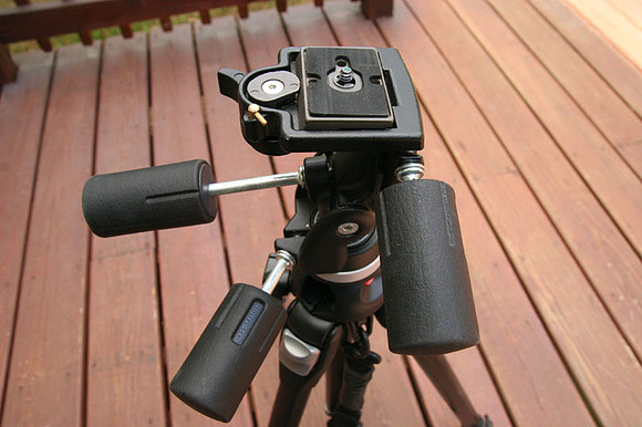 Manfrotto tripod with pan head and quick release plate