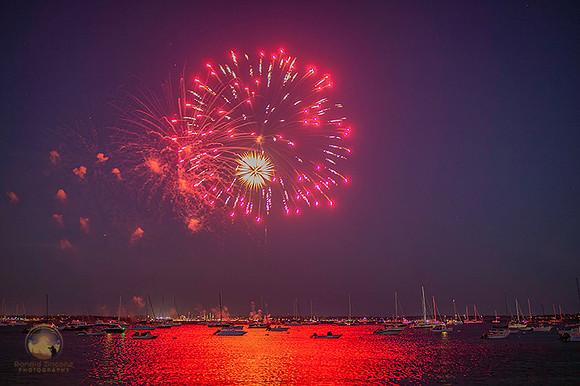 2025 firworks over Jamestown copyright ronaldzinconephotography